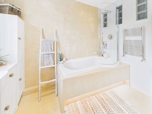 Family Bathroom- click for photo gallery